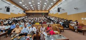 एमबीबीएस 2026 बैच का व्हाइट कोट समारोह